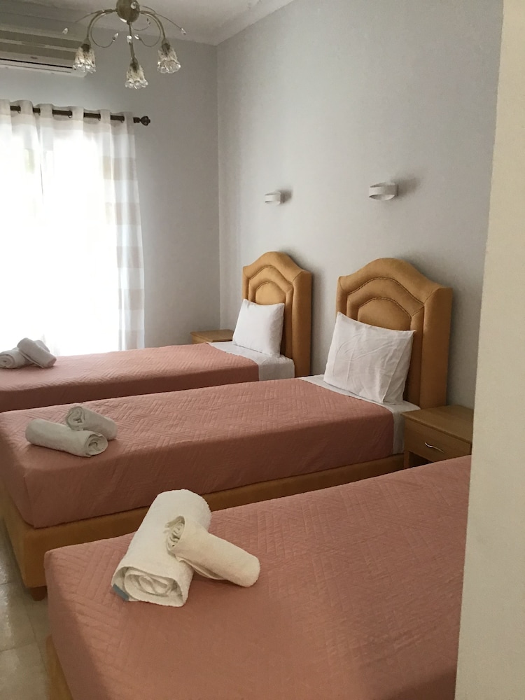 Minoa Hotel 18/50