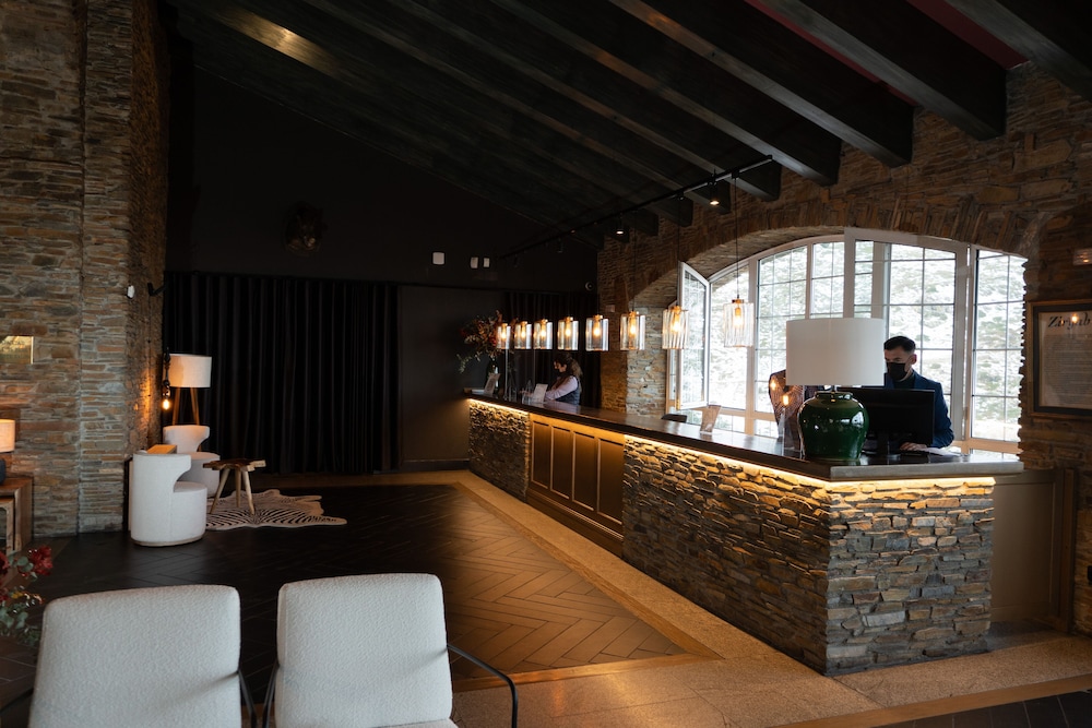 The Mountains Hotel 8/50