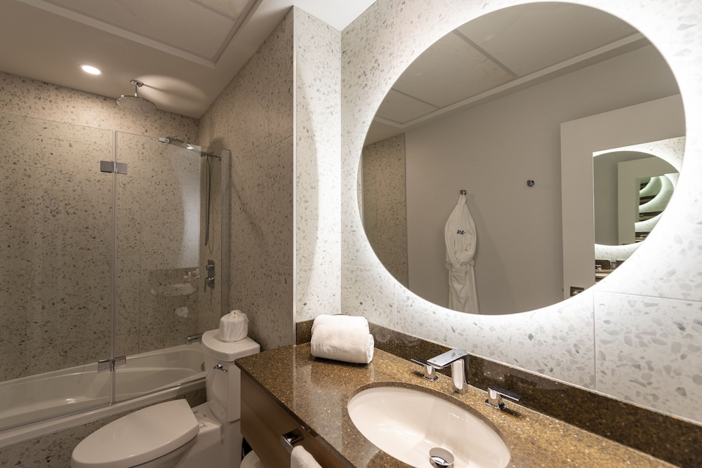 Upgrade, Suite, Queen Bed, Sofa, Hotel Royal William Ascend Hotel Collection 10/10