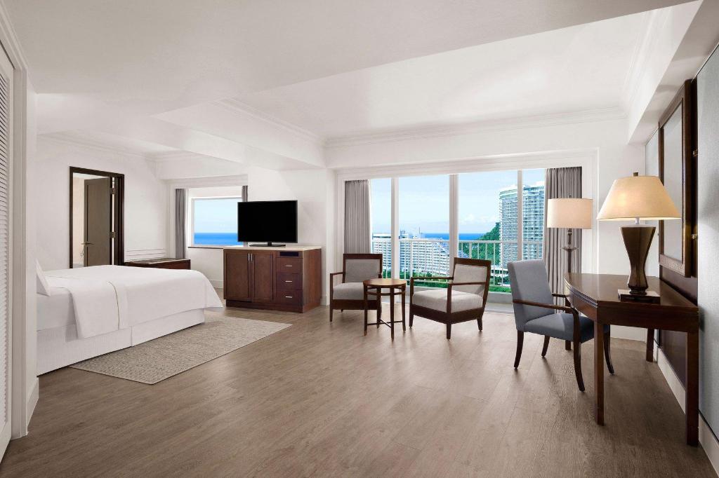 Club, Guest Room, King Bed, Ocean Front, Executive Level, Large, Corner