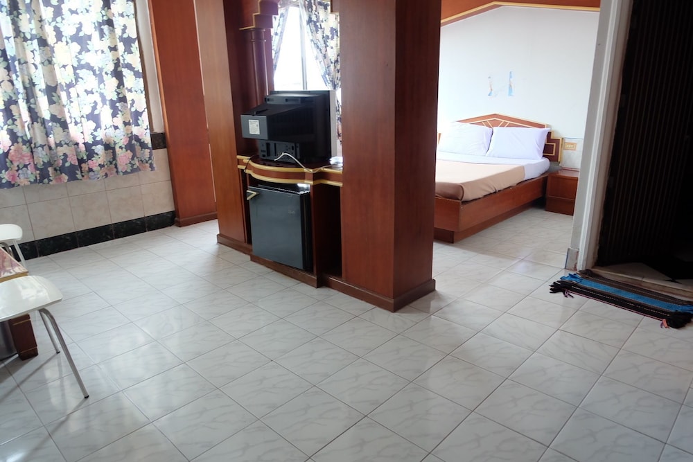 Satit Padang Hotel 13/19