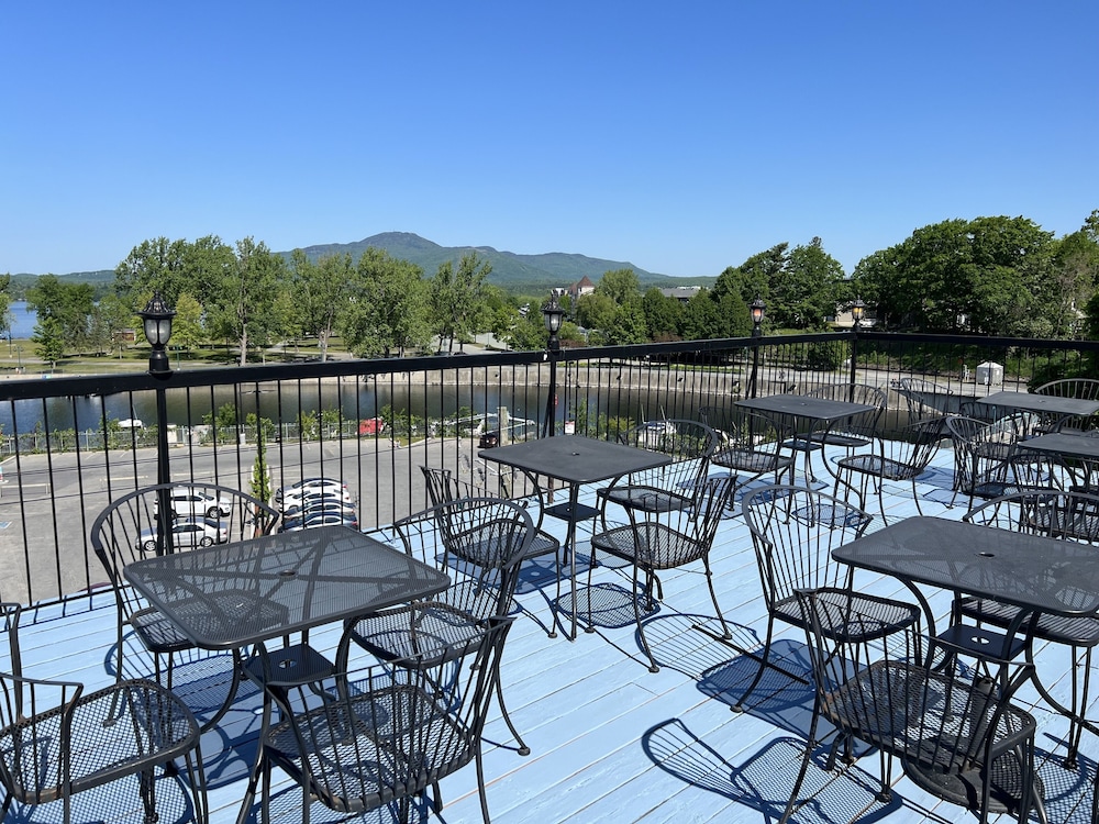 Auberge Du Grand Lac 31/50