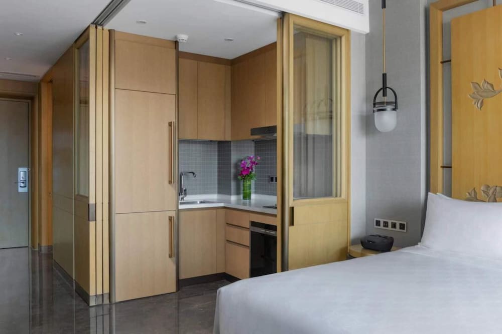 Residential, Classic, King Bed