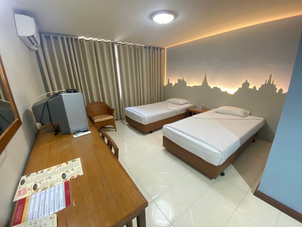 Sun Hotel 23/63