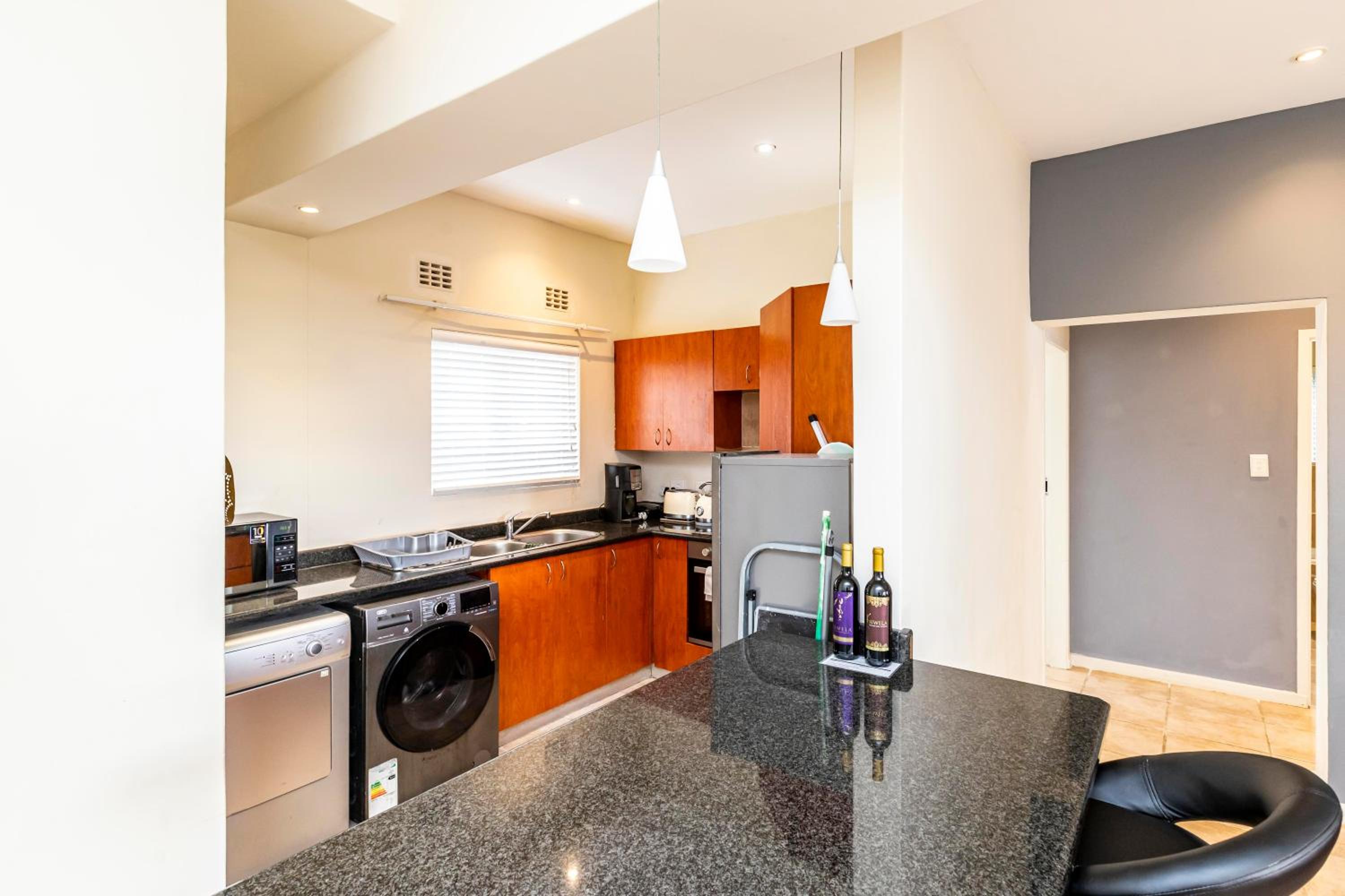 Modern Executive Unit 36/50