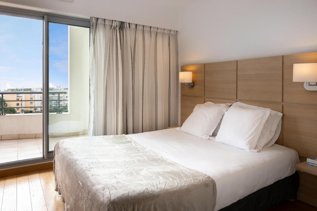 1 Bedroom, Apartment, Double Bed, Pool Side, Sofa