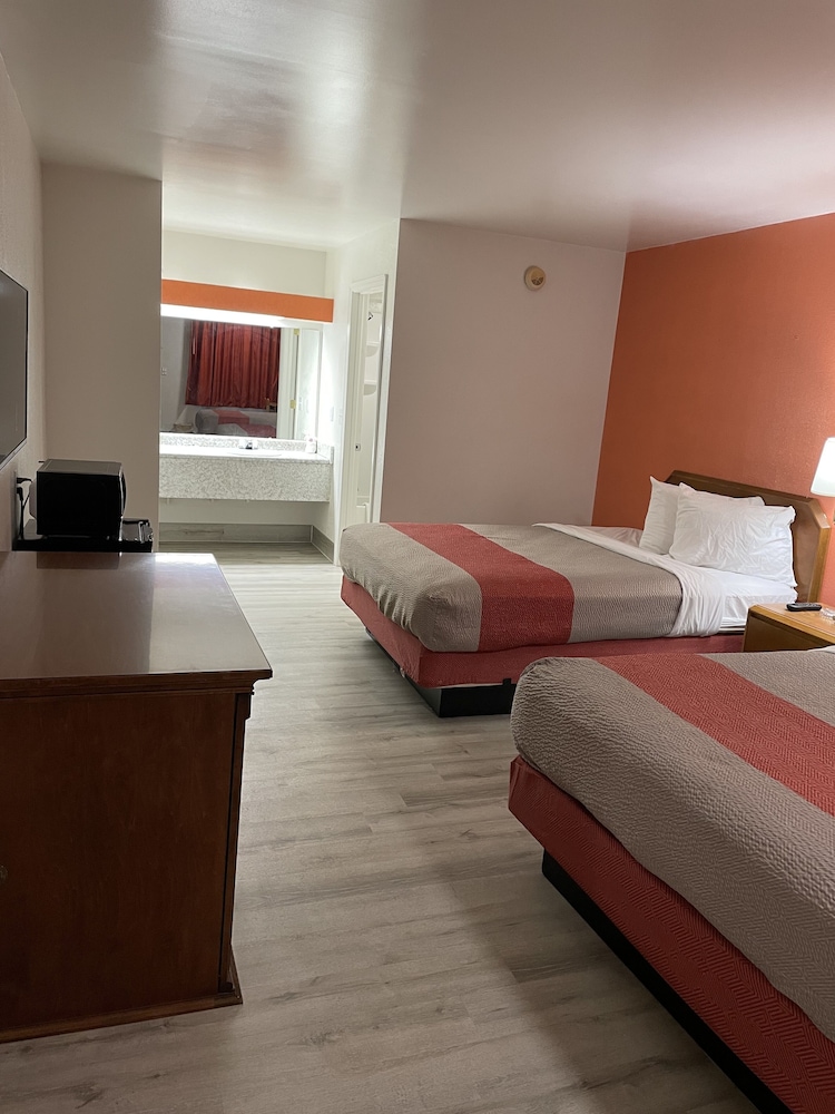 Motel6 Pooler, GA - Savannah Airport 9/50