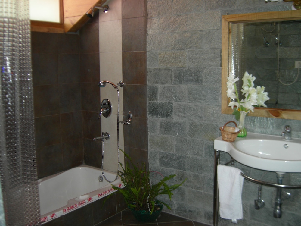 HERITAGE VILLAGE RESORT 77/77