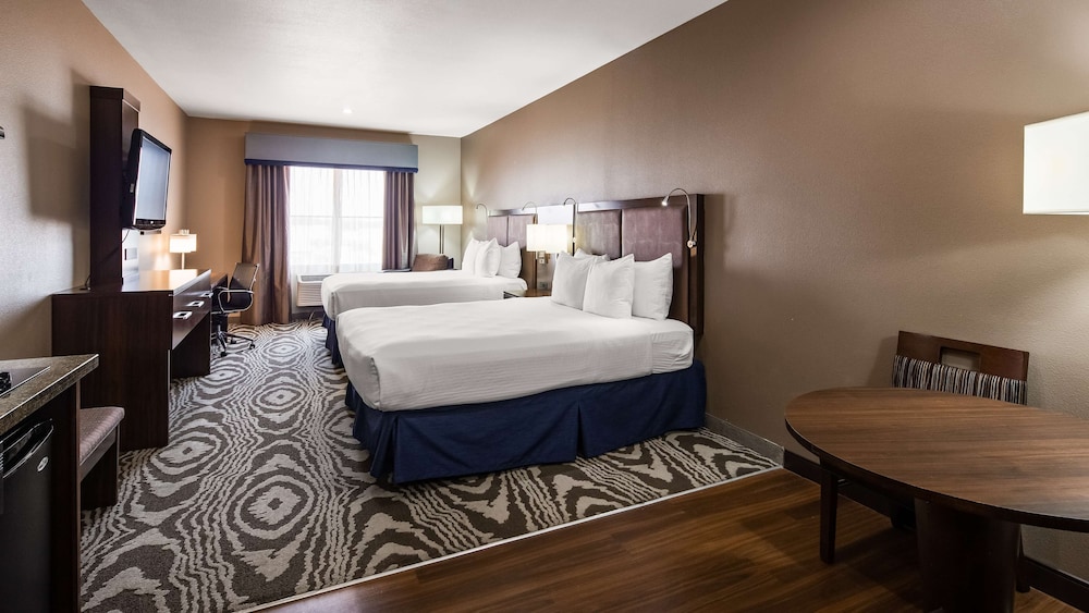 Best Western Plus Williston Hotel & Suites 20/50