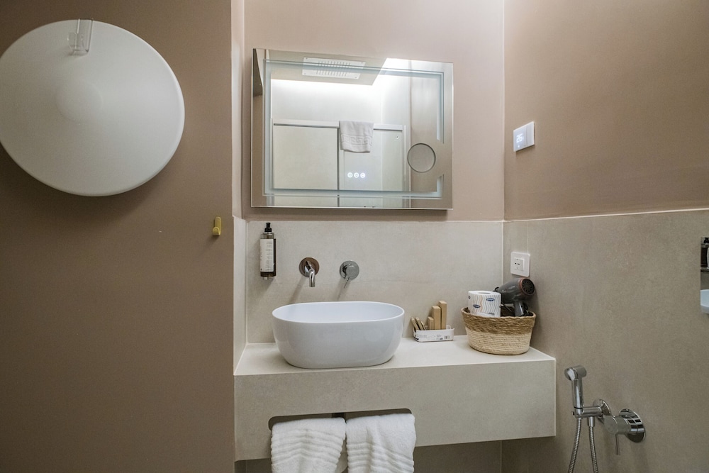 163 Boutique Hotel 44/50