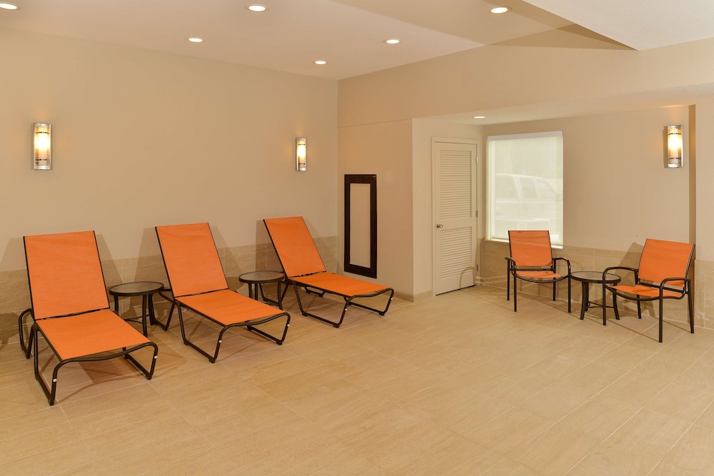 Hampton Inn Suites Harvey New Orleans West Bank 27/57