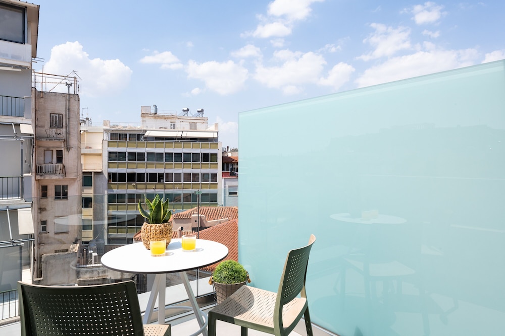 Enattica Suites 3/50