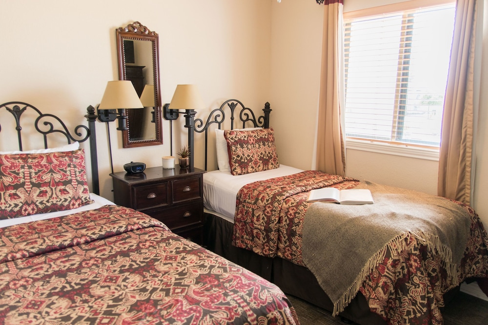 Vineyard Court Designer Suites Hotel 15/56