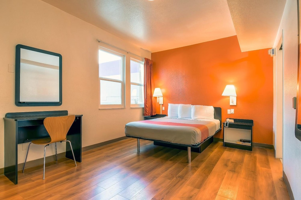 Motel6 San Diego, CA - Downtown 17/50