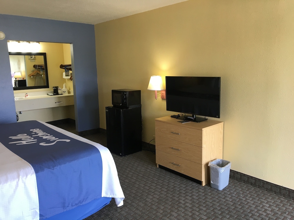 Days Inn by Wyndham Crystal River 11/28