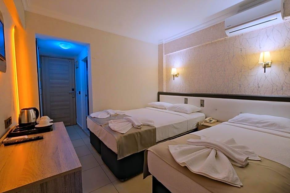 Moni Hotel 18/45