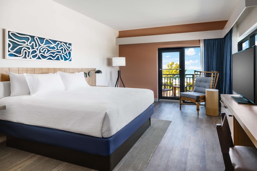 Room, King Bed, Gulf View, Corner