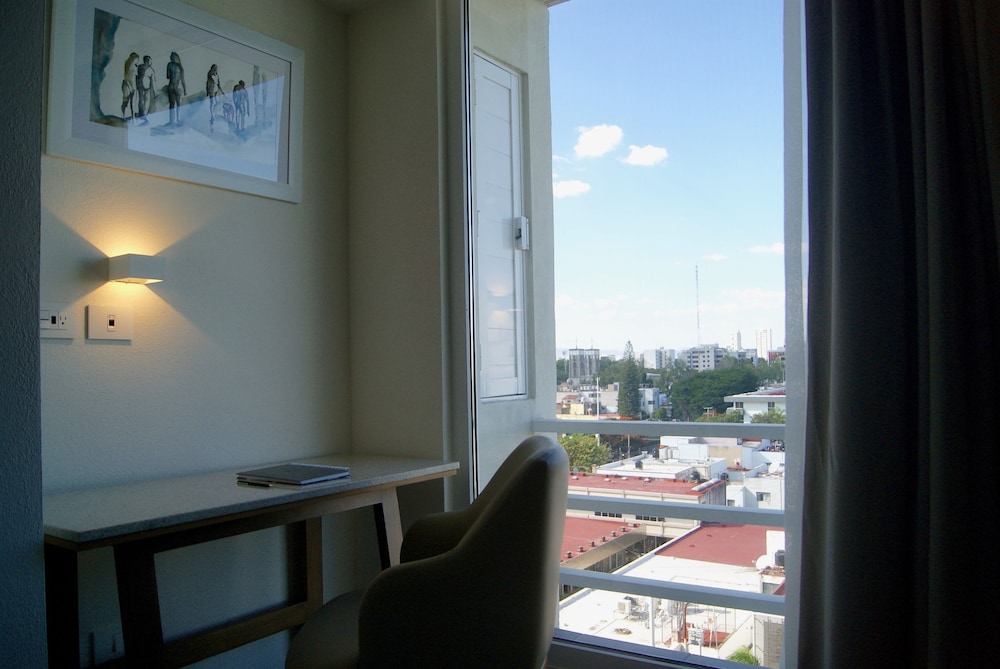 Hotel Velvet Plaza 55/64
