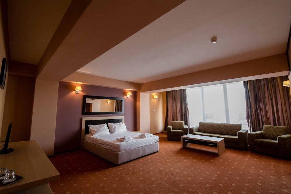 Oxford Inns Suites 9/45