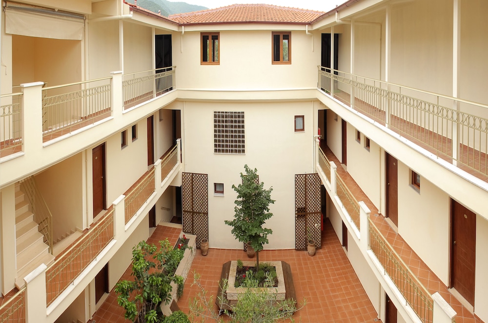 Electra Hotel 5/50