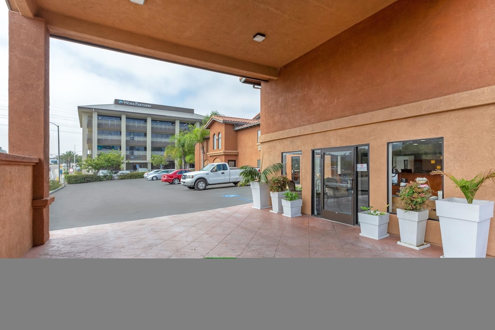 Quality Inn & Suites Oceanside Near Camp Pendleton 44/50