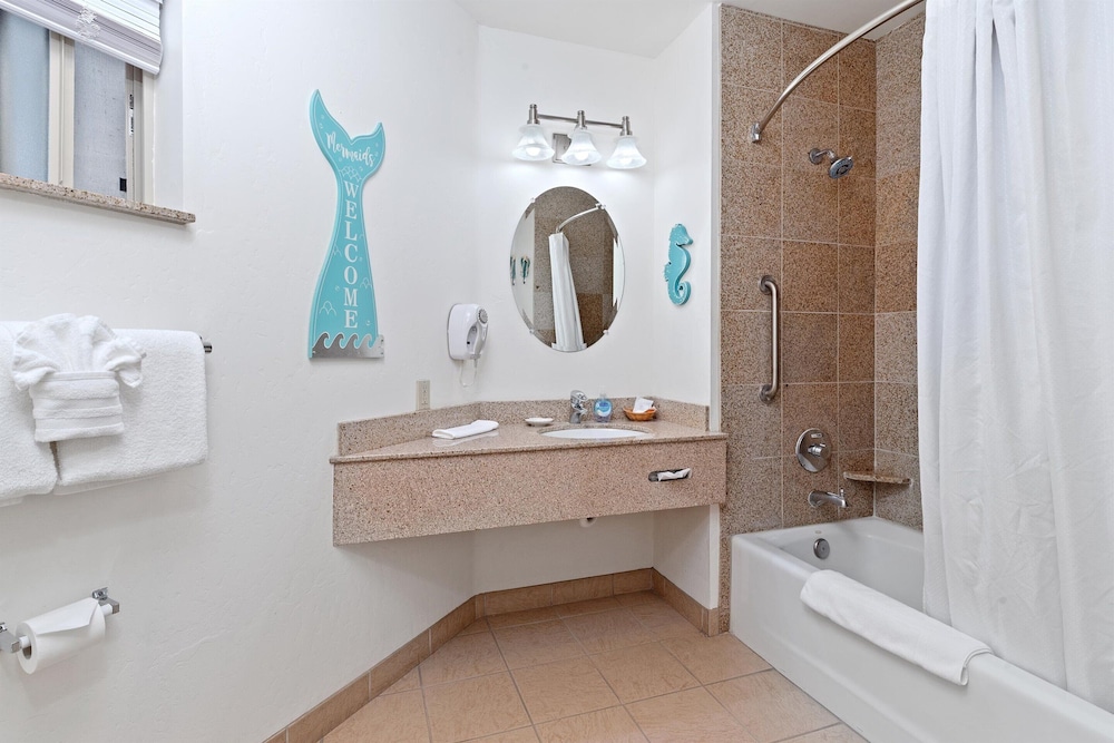 Beach House Inn & Suites 49/50