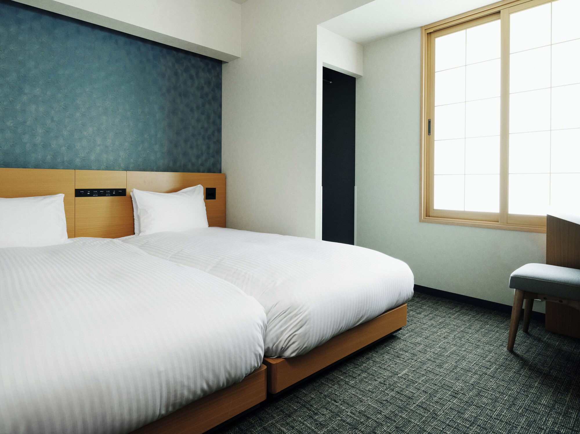 2 BEDROOMS, CONNECTING, APARTMENT, 8 BEDS