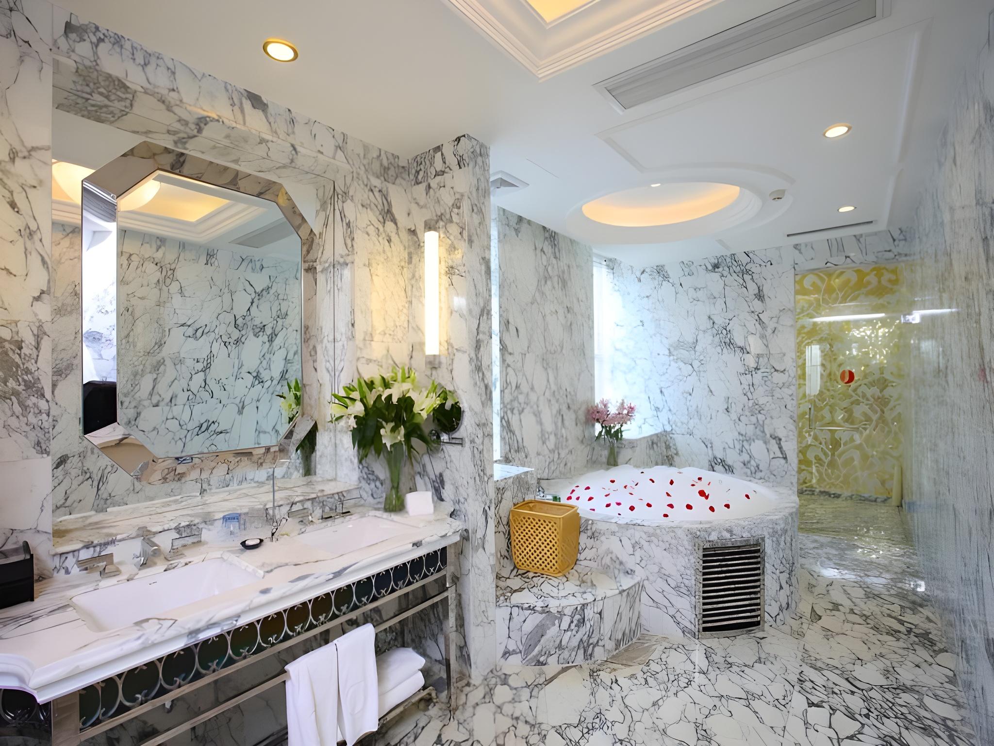 Jian Guo Hotel Yun Cheng 50/50