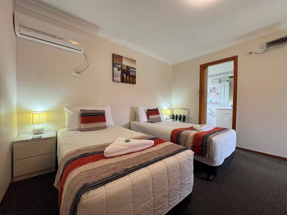 KARUAH MOTOR INN 43/59