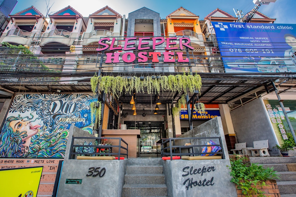 Sleeper Hostel 2/50