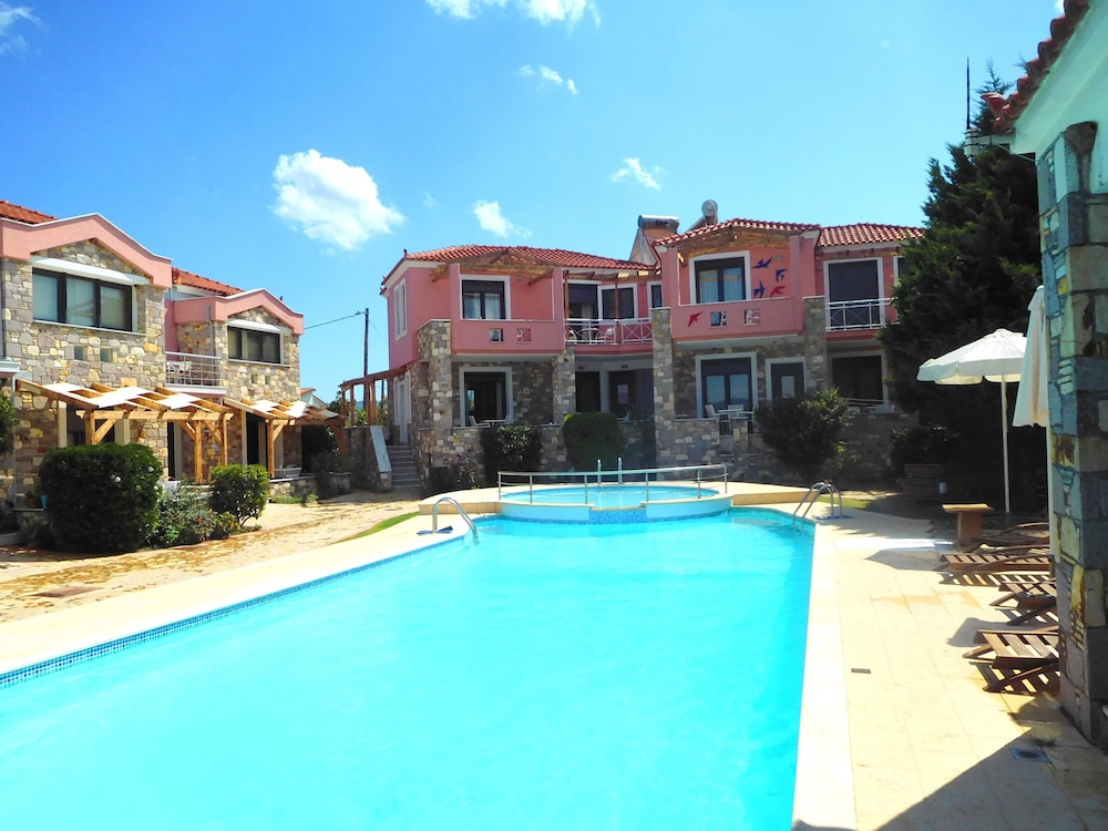 Aeolis Apartments & Studios 66/67