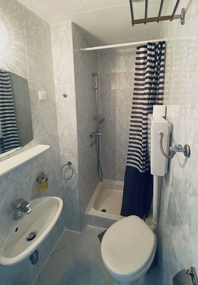 Mira Seafront Guesthouse 38/46