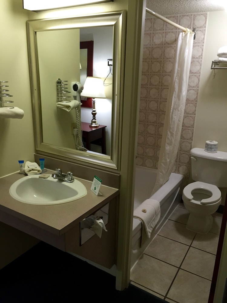 Colonial Inn 59/62