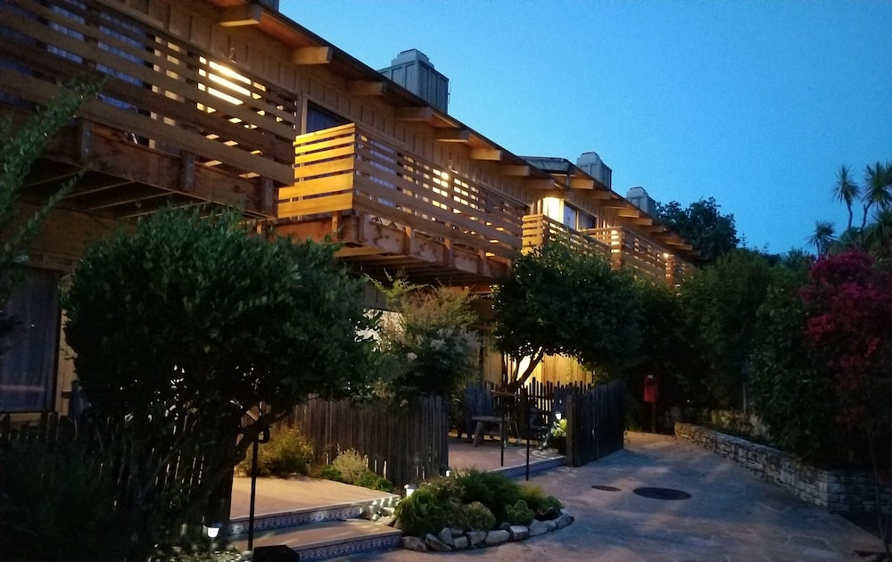 Carmel Valley Lodge And Resort 6/50