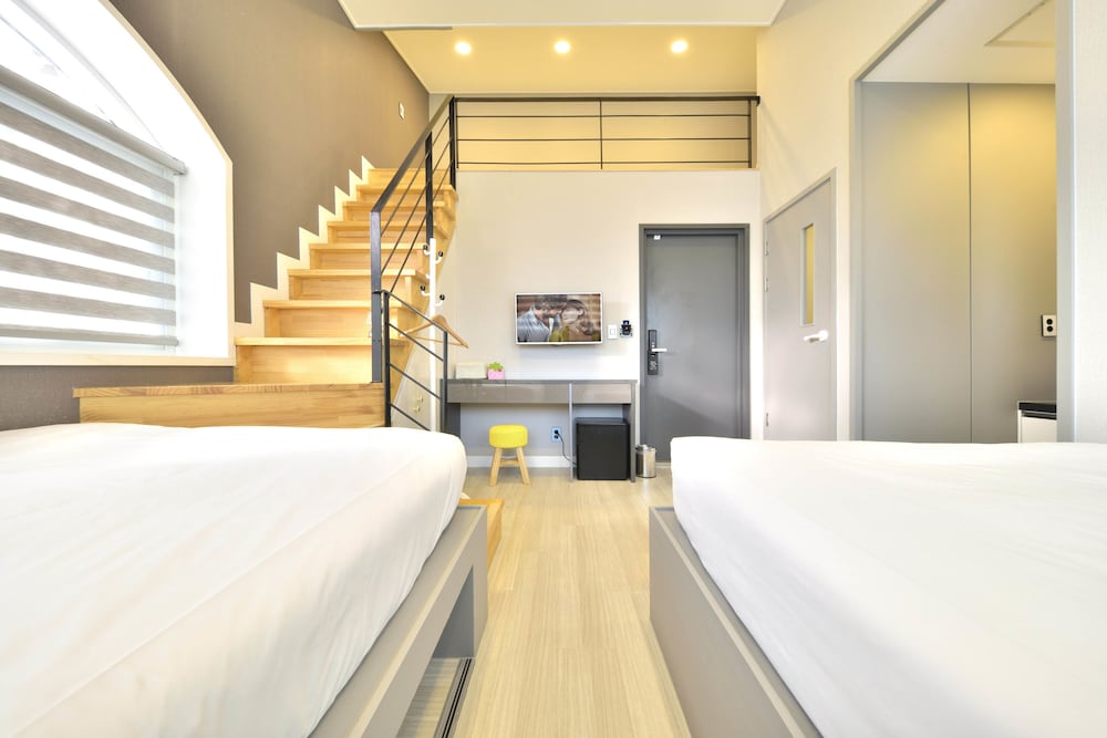 With U Hotel & Guesthouse 13/50