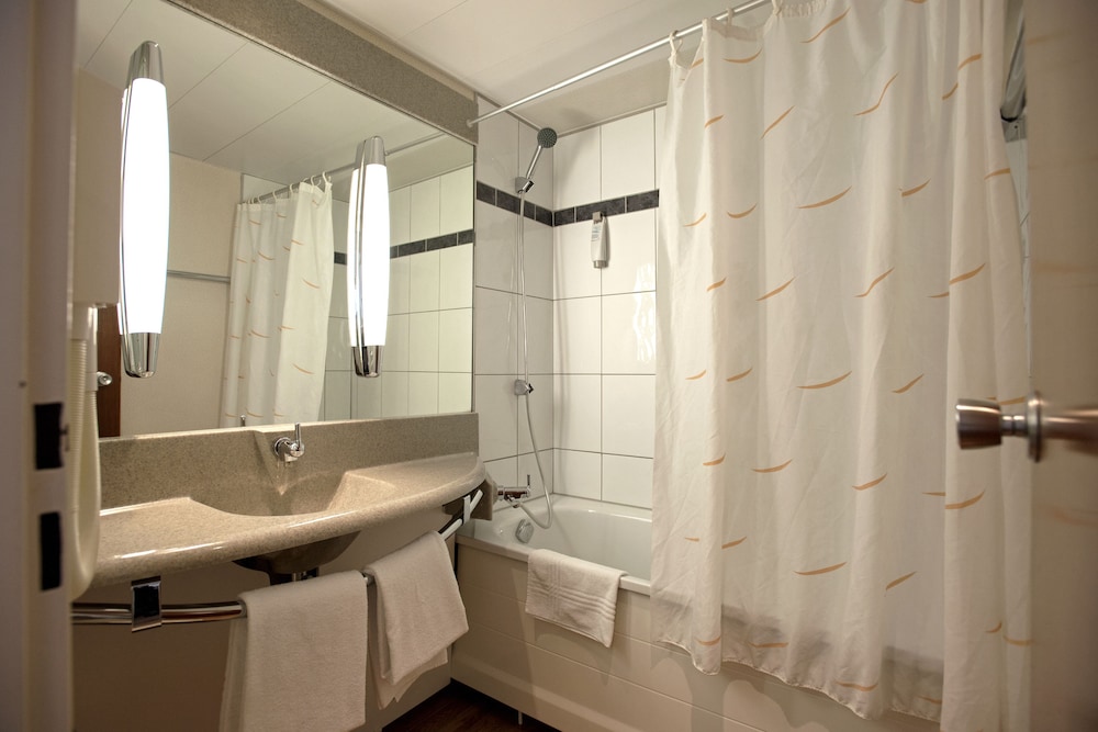 Ibis 3 Lacs Neuchatel 50/50