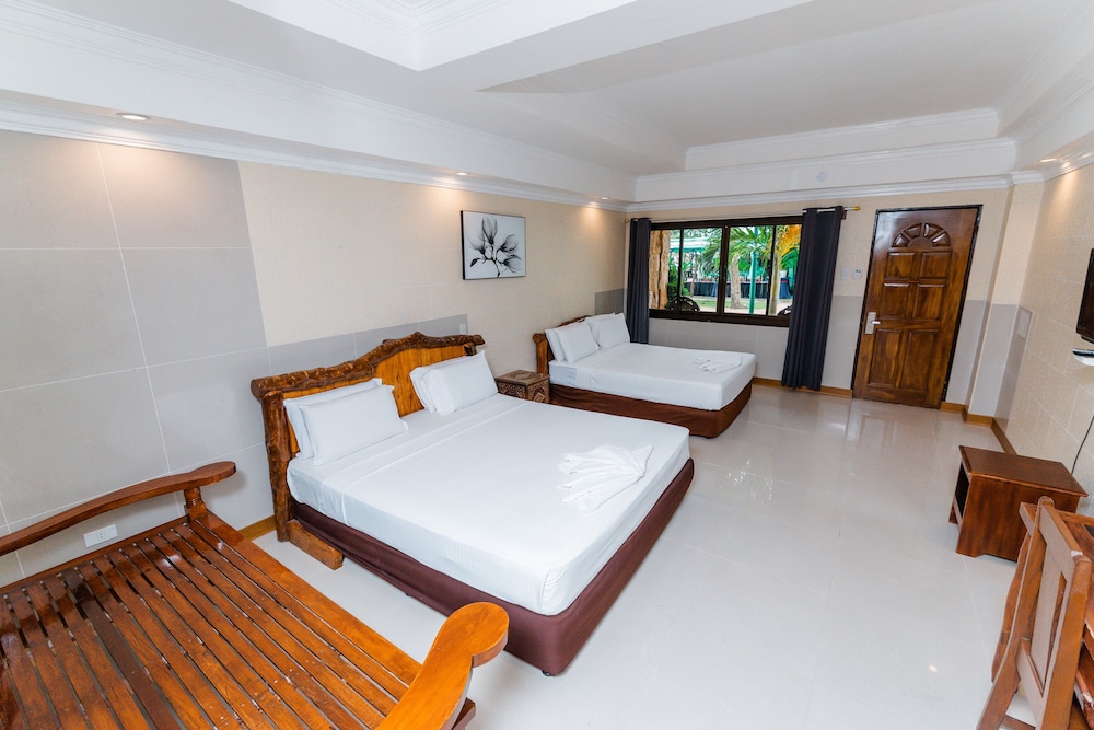 Dumaluan Beach Resort photo3