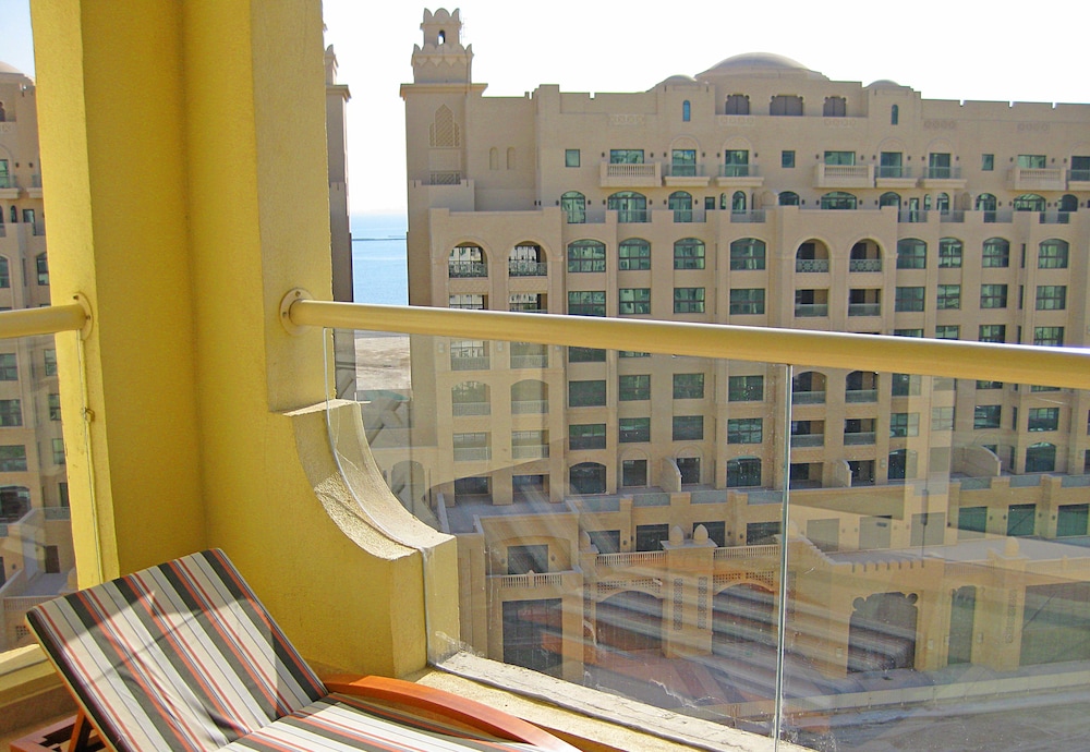 Royal Club Palm Jumeirah by Royal Vacation Homes Rental in DUBAI