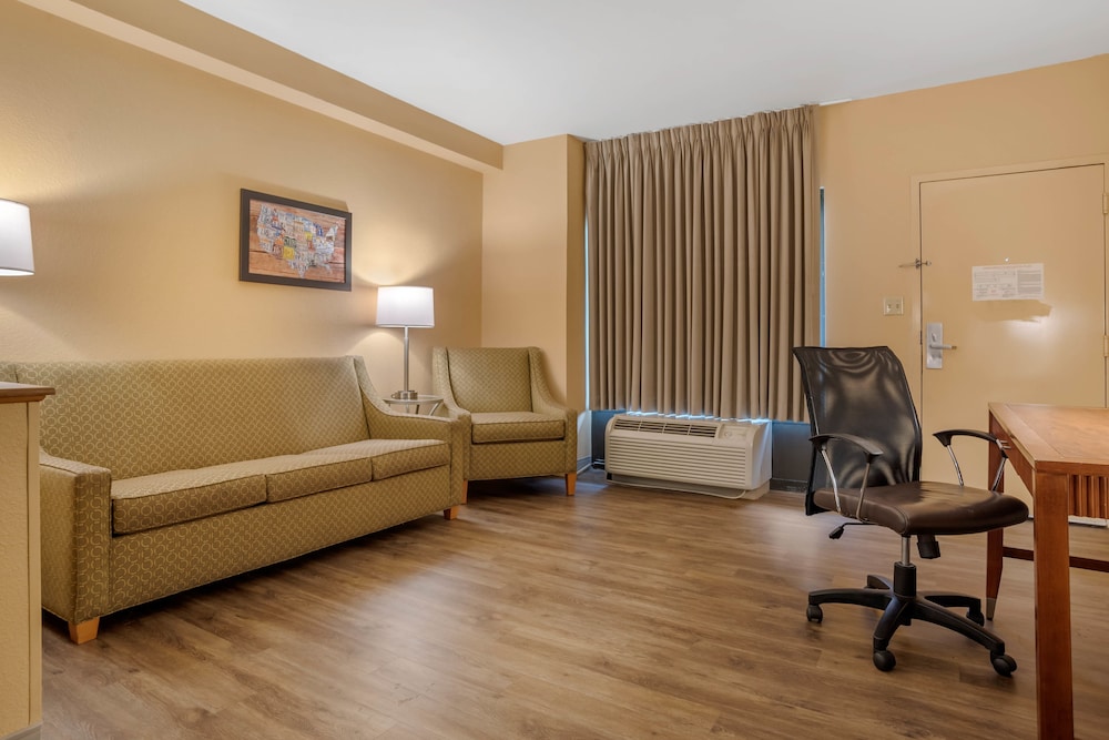 Econo Lodge Inn & Suites Foley-North Gulf Shores 27/40