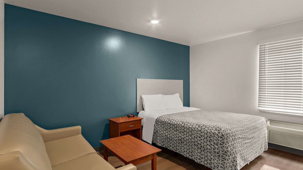 WoodSpring Suites Evansville East 6/21