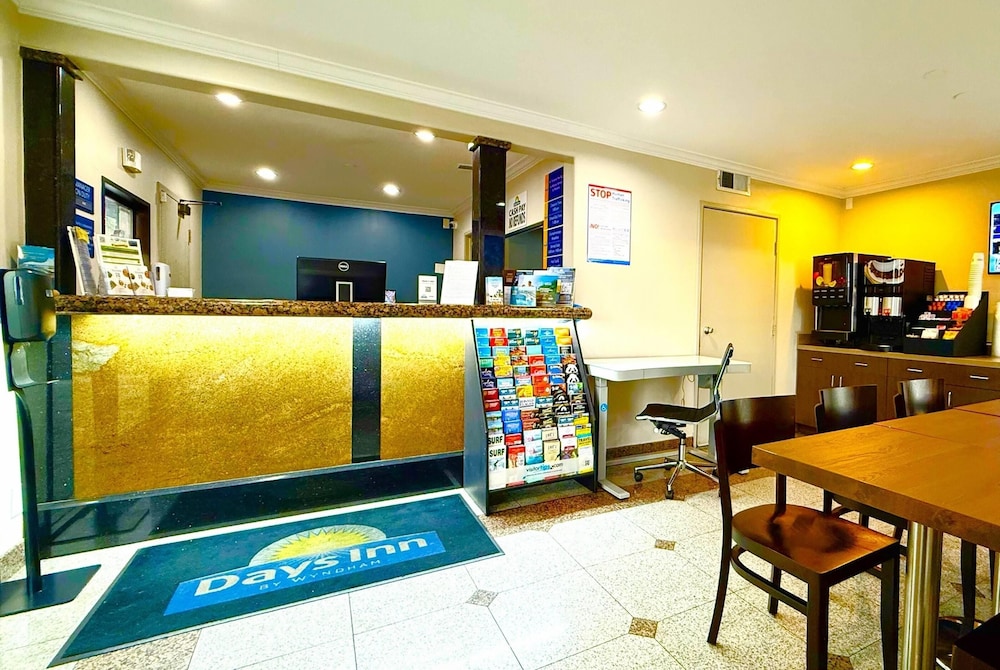 Days Inn By Wyndham Los Angeles Lax Redondo Manhattan Beach 14/56