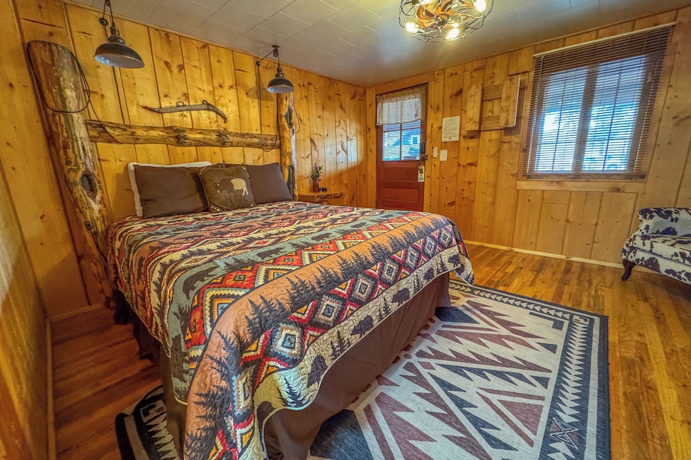 Chinook Winds Motel 32/76