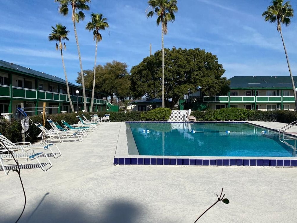 Inn On The Green 41/45