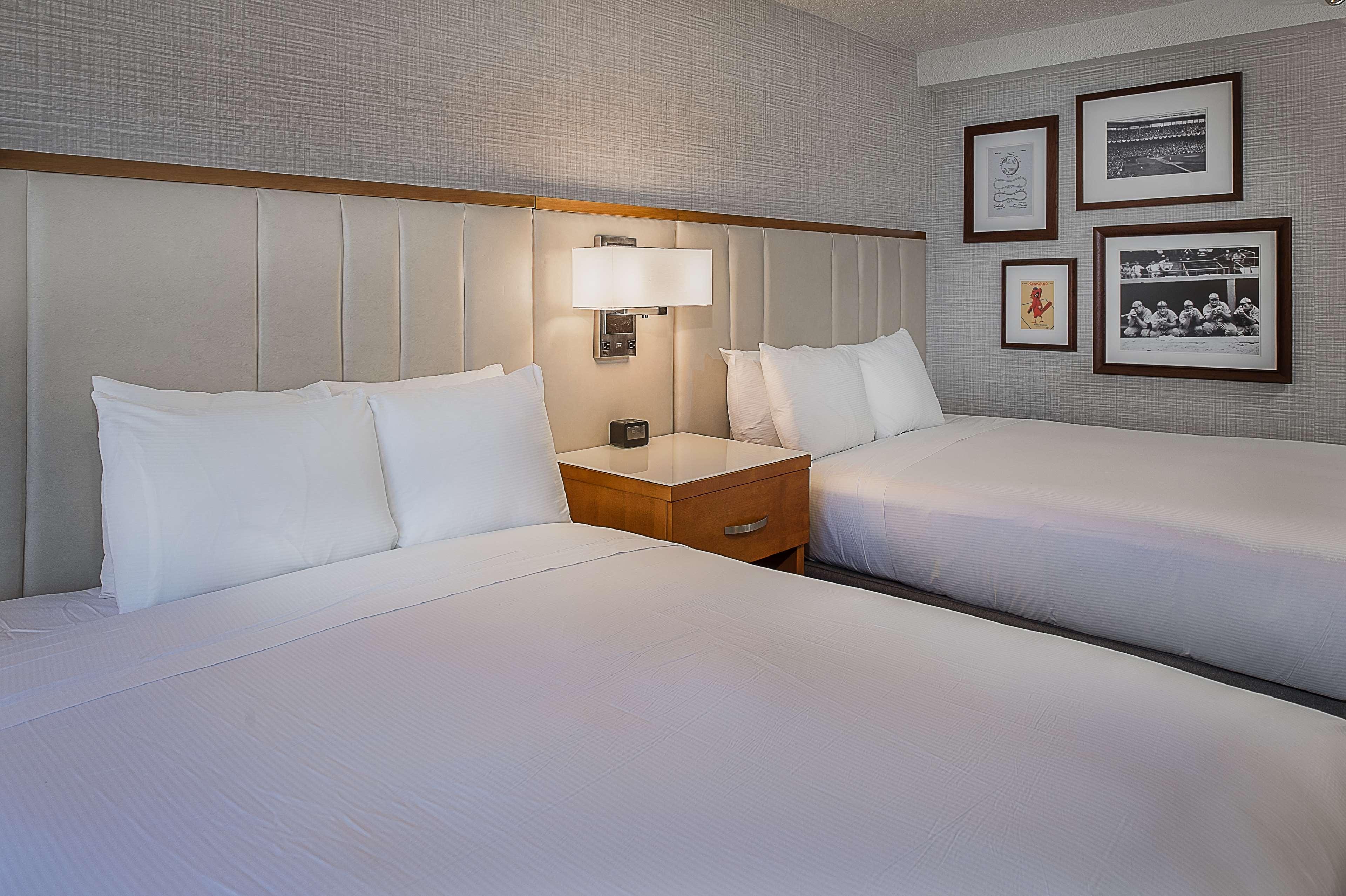 ROOM, 2 QUEEN BEDS, EXECUTIVE LEVEL