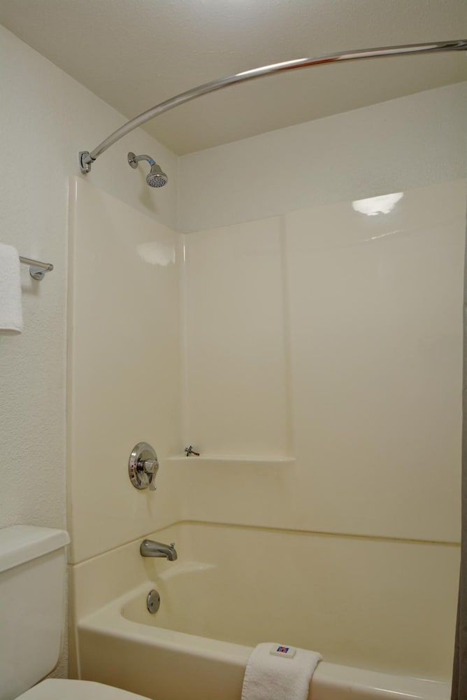 Motel6 Chicopee, MA - Springfield 36/37