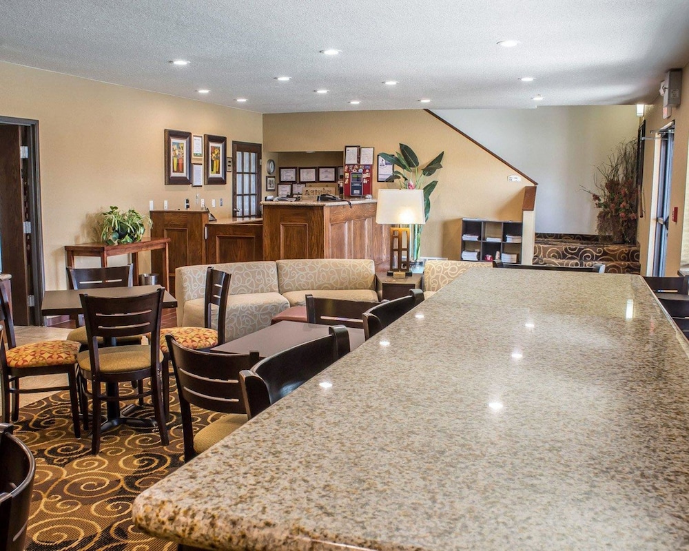 Rodeway Inn & Suites near Okoboji Lake 25/35