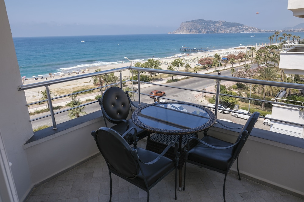 Bella Bravo Suite Hotel 43/49