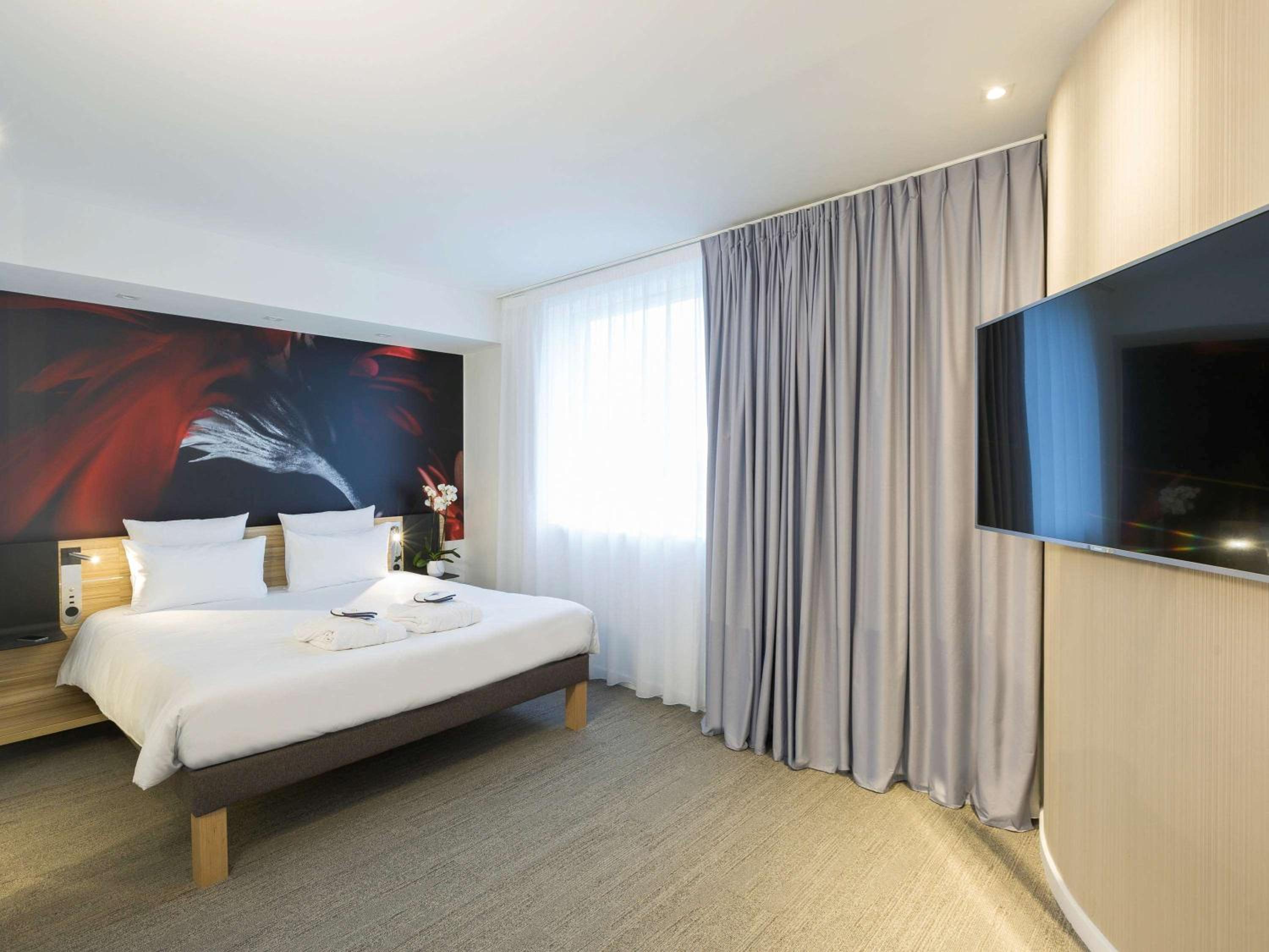 Suite, King Bed, Sofa