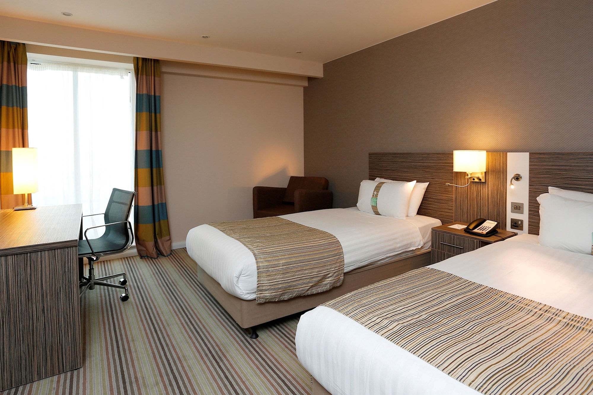Standard, Twin Beds, Airport View