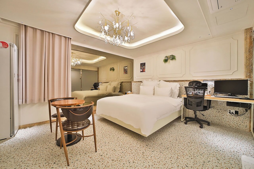 Hotel February Dongdaegu 12/49